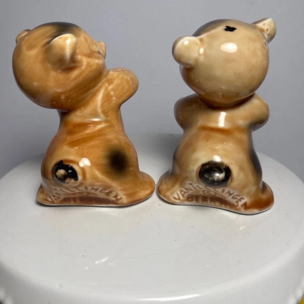 Van Tellingen Hugging Bears Salt Pepper Shakers Tan Good Vintage Ceramic MCM